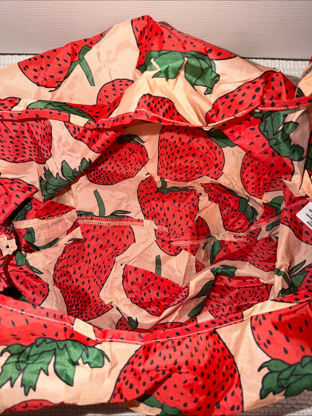 Baggu Big Size Strawberry Print Reusable Tote Bag - Picture 6 of 7